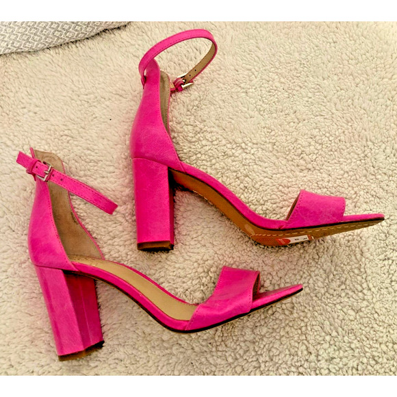 Vince Camuto Corlina Ankle Strap Block Heel Sandal Size 7M Barbie Pop Pink NWT - Picture 1 of 8
